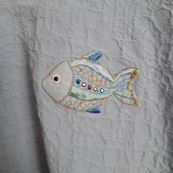 Unbranded Light Blue Sparkly Fish Embroidered Short Sleeve T-Shirt Size 2XL - Picture 3 of 5